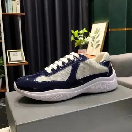 Prada Adidas Samba, zapatilla retro de mujer