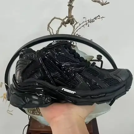 Balenciaga de running en negro, zapatilla de firma de mujer
