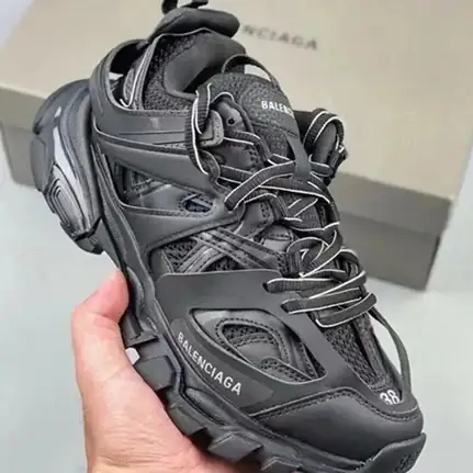 Balenciaga Track 3.0, zapatilla de firma de mujer