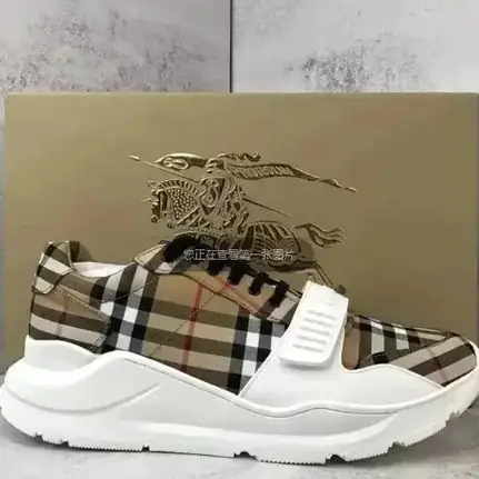 Burberry de perfil bajo en beige · variante 2, zapatilla de firma de mujer