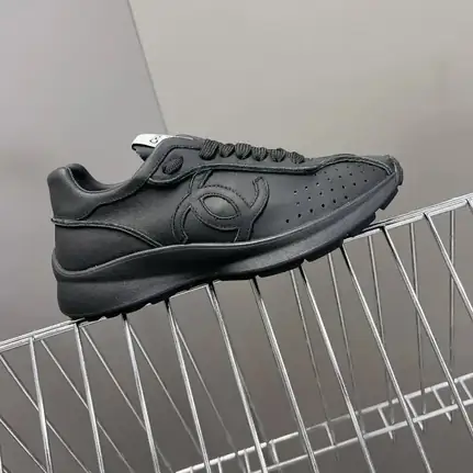Chanel de running en blanco, zapatilla de firma de mujer