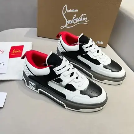 Christian Louboutin estilo skate en blanco, zapatilla de firma de mujer