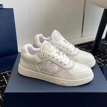 Dior de perfil bajo en negro, zapatilla de firma de mujer