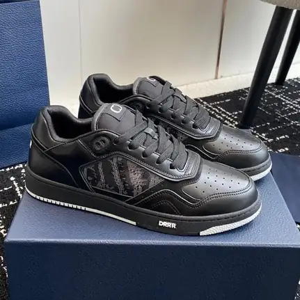 Dior de perfil bajo en negro, zapatilla de firma de mujer