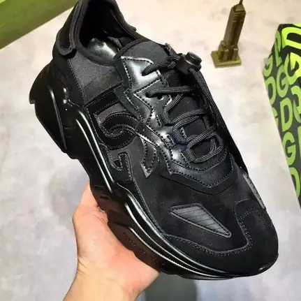 Dolce & Gabbana de suela gruesa en negro, zapatilla de firma de mujer