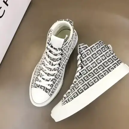 Givenchy de caña alta en blanco, zapatilla de firma de mujer