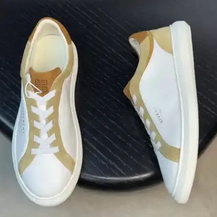 Givenchy de líneas limpias en beige, zapatilla de firma de mujer