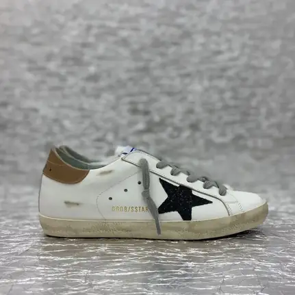 Golden Goose estilo skate en blanco · variante 2, zapatilla de firma de mujer