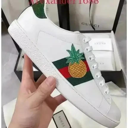 Gucci de perfil bajo en verde, zapatilla de firma de mujer
