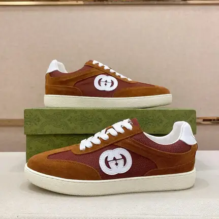 Gucci Rhyton de perfil bajo en marrón, zapatilla de firma de mujer