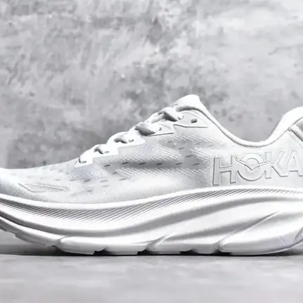 HOKA de running en negro, zapatilla de running de mujer