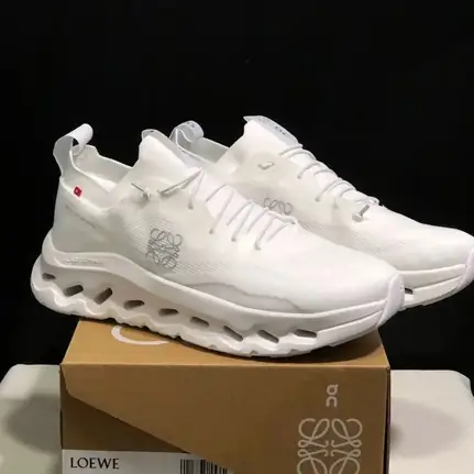Loewe Cloudtilt de suela gruesa en blanco, zapatilla de firma de mujer