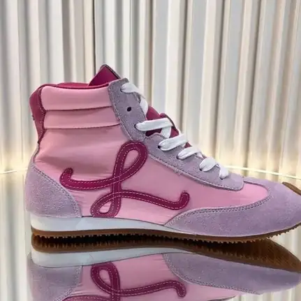 Loewe de caña alta en rosa, zapatilla de firma de mujer