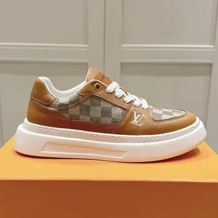 Louis Vuitton de perfil bajo en blanco · variante 4, zapatilla de firma de mujer