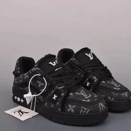 Louis Vuitton de perfil bajo en blanco, zapatilla de firma de mujer