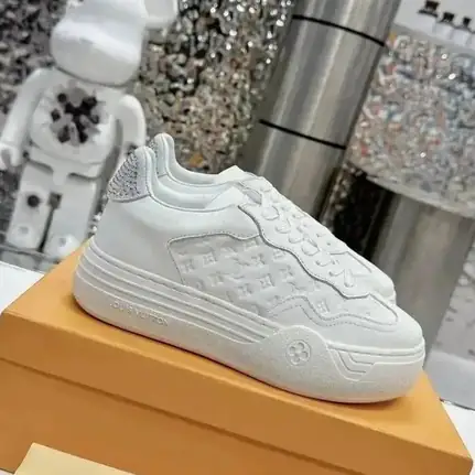 Louis Vuitton de suela gruesa en beige, zapatilla de firma de mujer