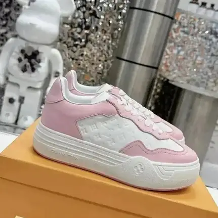 Louis Vuitton de suela gruesa en beige, zapatilla de firma de mujer