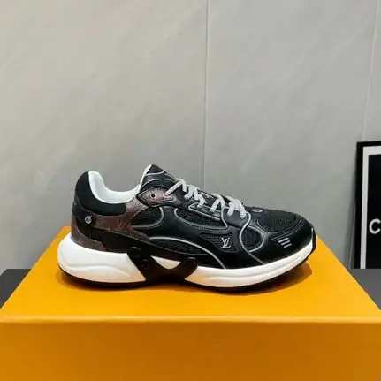 Louis Vuitton de suela gruesa en negro · variante 2, zapatilla de firma de mujer