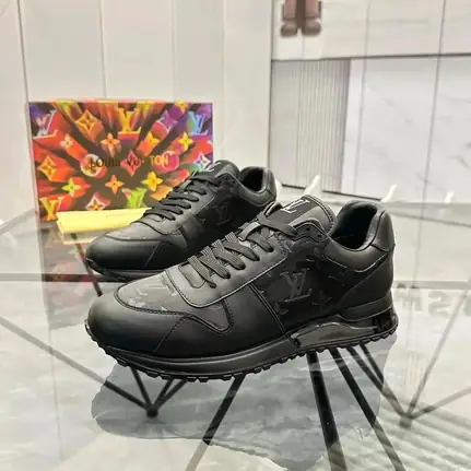 Louis Vuitton Run Away de perfil bajo en negro, zapatilla de firma de mujer