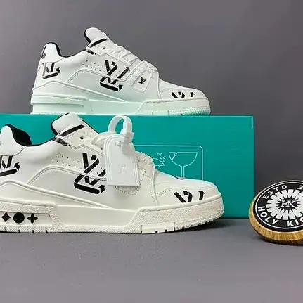 Louis Vuitton Trainer estilo skate en blanco, zapatilla de firma de mujer