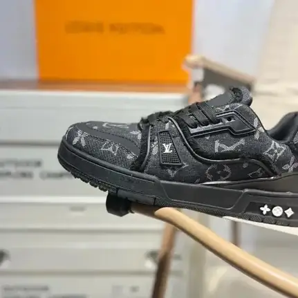 Louis Vuitton Trainer estilo skate en amarillo, zapatilla de firma de mujer