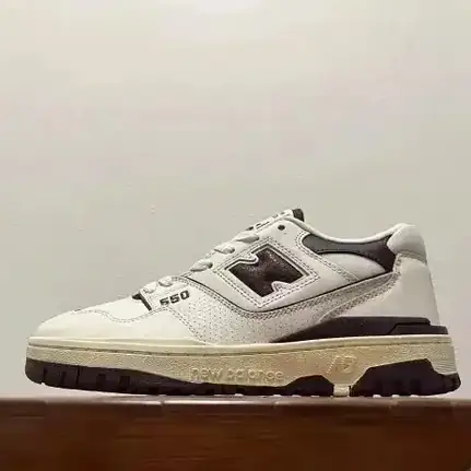New Balance de perfil bajo en verde, zapatilla de diario de mujer