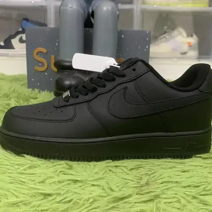 Nike Air Force 1 estilo skate en blanco, zapatilla de diario de mujer