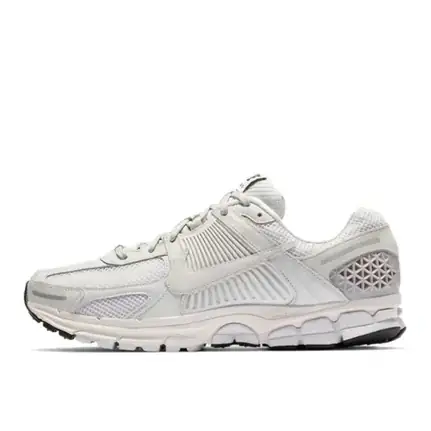 Nike Air Zoom Vomero 5 de running en blanco, zapatilla de running de mujer