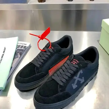 Off-White de perfil bajo en verde, zapatilla de firma de mujer