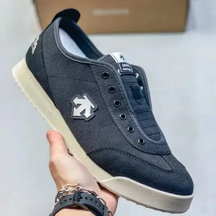 Descente Chrono de perfil bajo en negro, zapatilla de diario de mujer