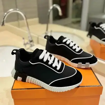Hermès de perfil bajo en negro, zapatilla de diario de mujer