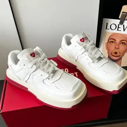 Zapatilla de diseño propio de perfil bajo en blanco, zapatilla de diario de mujer