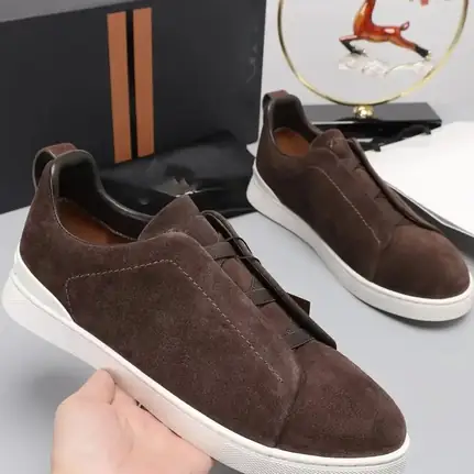 Zapatilla de diseño propio retro en marrón, zapatilla retro de mujer