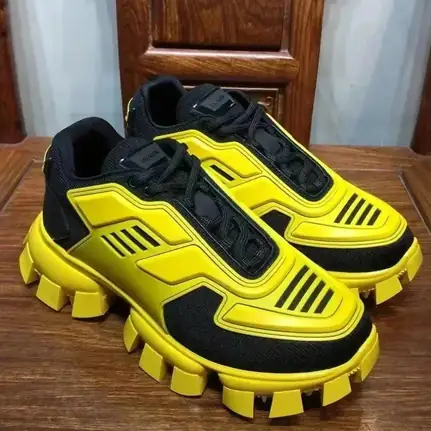 Prada Cloudbust Thunder de suela gruesa en negro · variante 2, zapatilla de firma de mujer