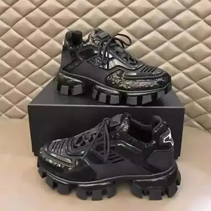 Prada Cloudbust Thunder de suela gruesa en negro · variante 2, zapatilla de firma de mujer