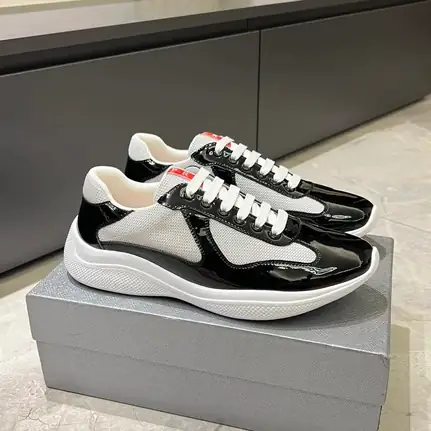 Prada Linea Rossa de perfil bajo en verde, zapatilla de firma de mujer