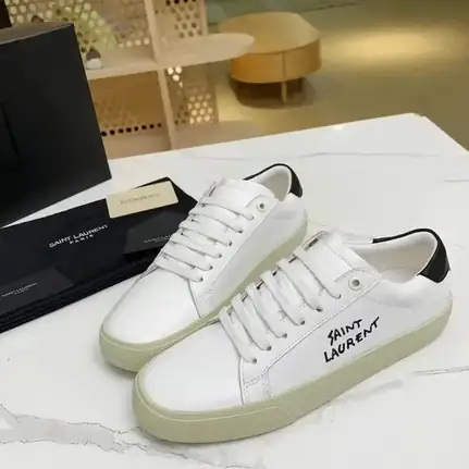 Saint Laurent de perfil bajo en blanco, zapatilla de firma de mujer