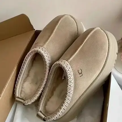 UGG Tasman en arena con forro de pelo, zapatilla para casa de mujer