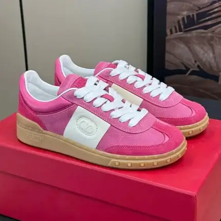 Valentino retro en rojo, zapatilla de firma de mujer