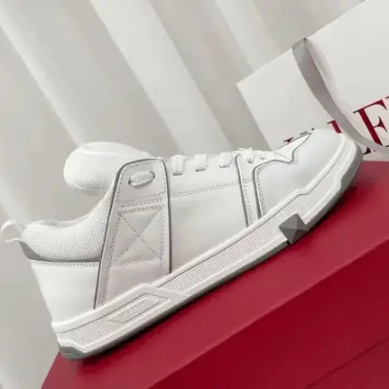 Valentino Skate de líneas limpias en blanco, zapatilla de firma de mujer