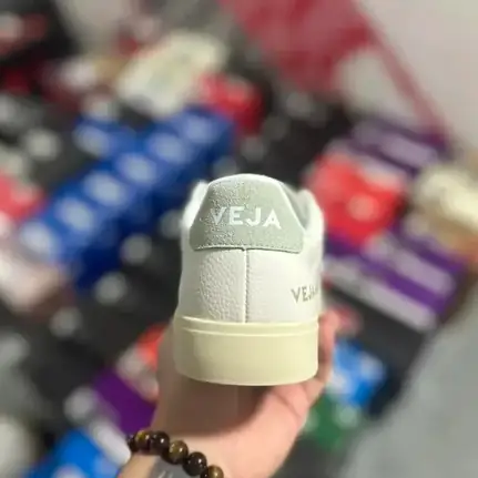 Veja V-10 de perfil bajo en beige, zapatilla de diario de mujer
