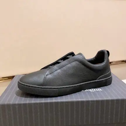 Zegna de perfil bajo en marrón, zapatilla de firma de mujer